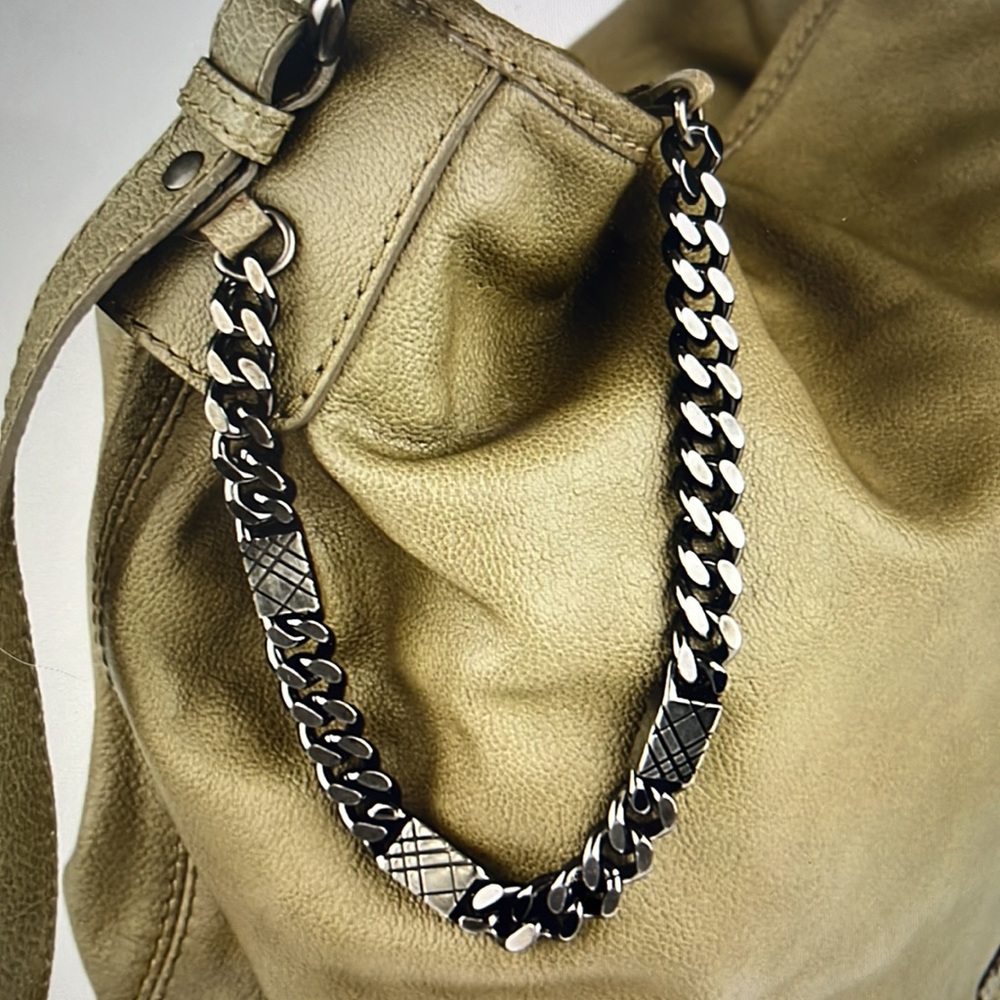 SALE! 🔥Limited Edition BurberryPebbled Leather Chain Hobo bag - EXCLUSIVE!! W/B